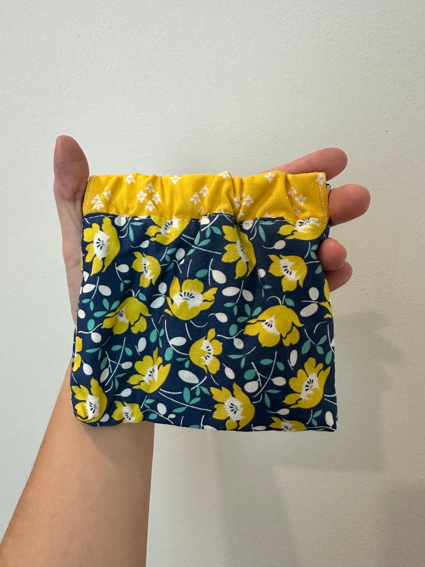 Fabric squeeze pouch- Fleur