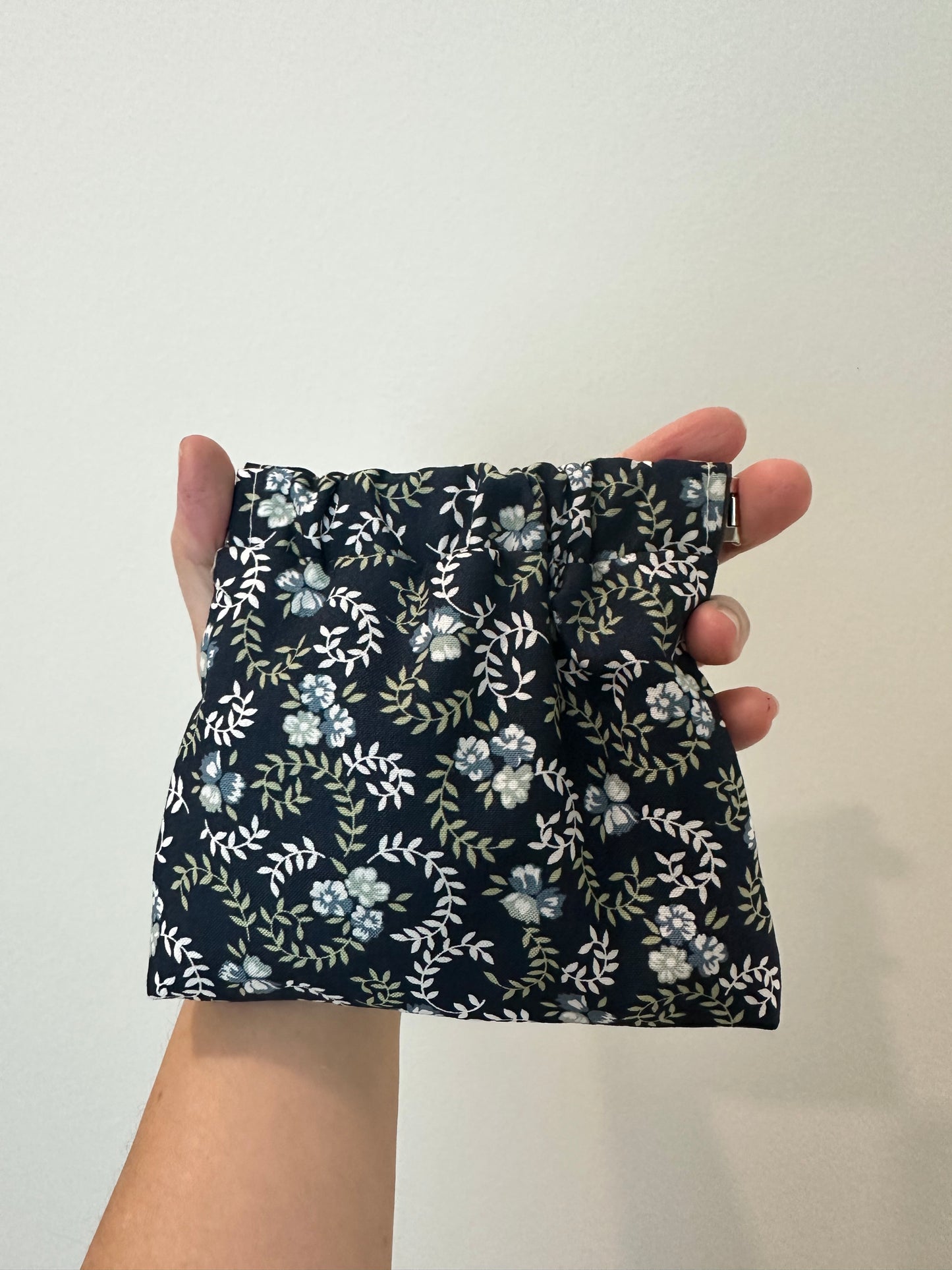 Fabric squeeze pouch- Noel